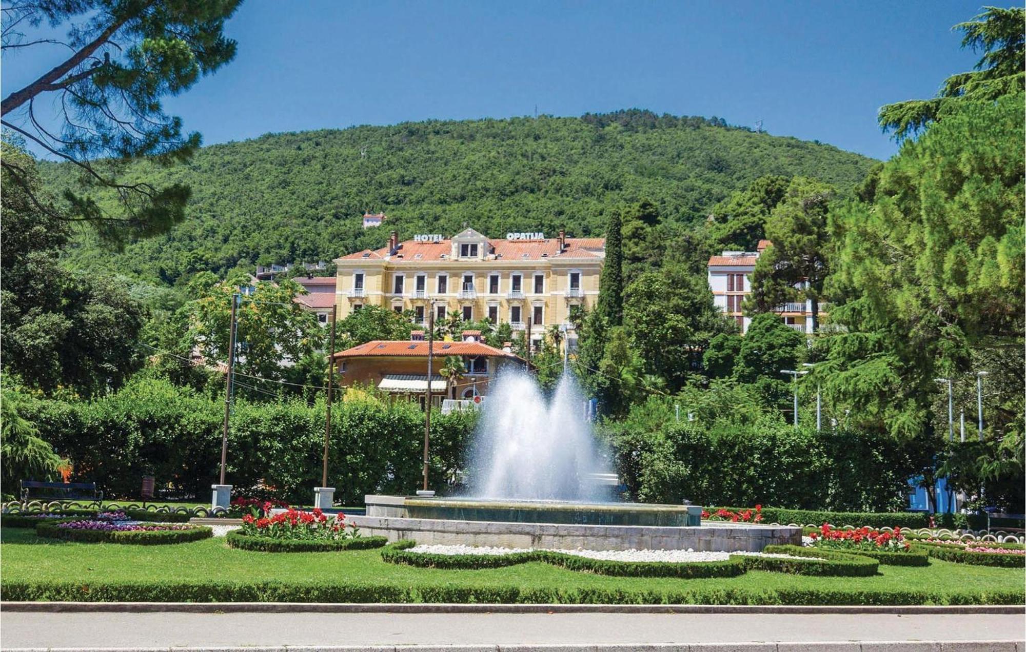 Beautiful Apartment In Opatija With Kitchen Eksteriør bilde