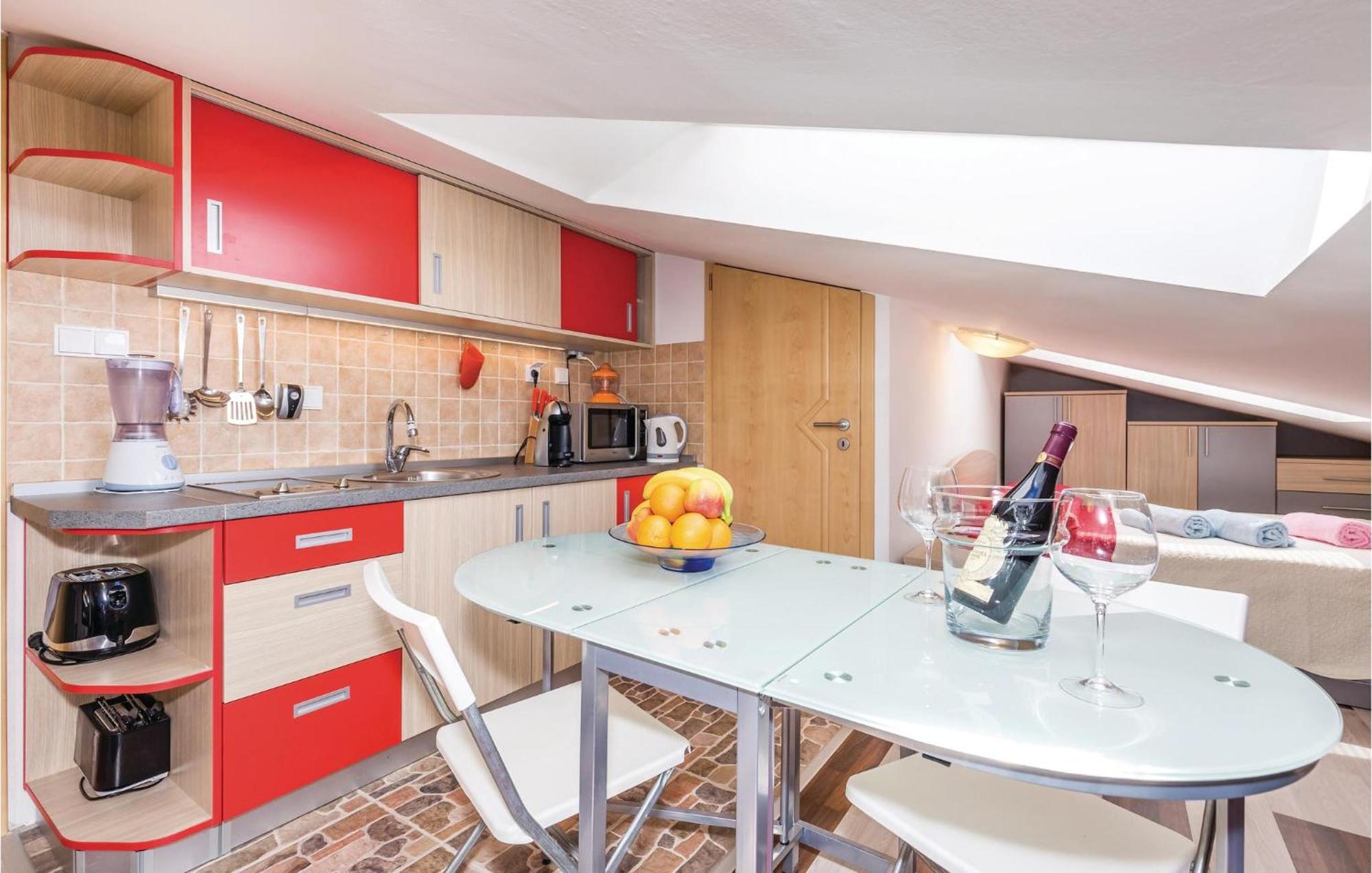 Beautiful Apartment In Opatija With Kitchen Eksteriør bilde