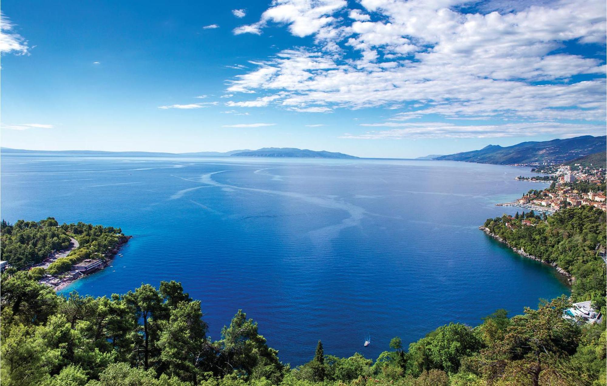 Beautiful Apartment In Opatija With Kitchen Eksteriør bilde